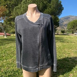 Calvin Klein ~Woman’s Med. charcoal gray angled zipper sweater